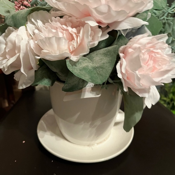 Spring large table arrangement - Picture 2 of 5